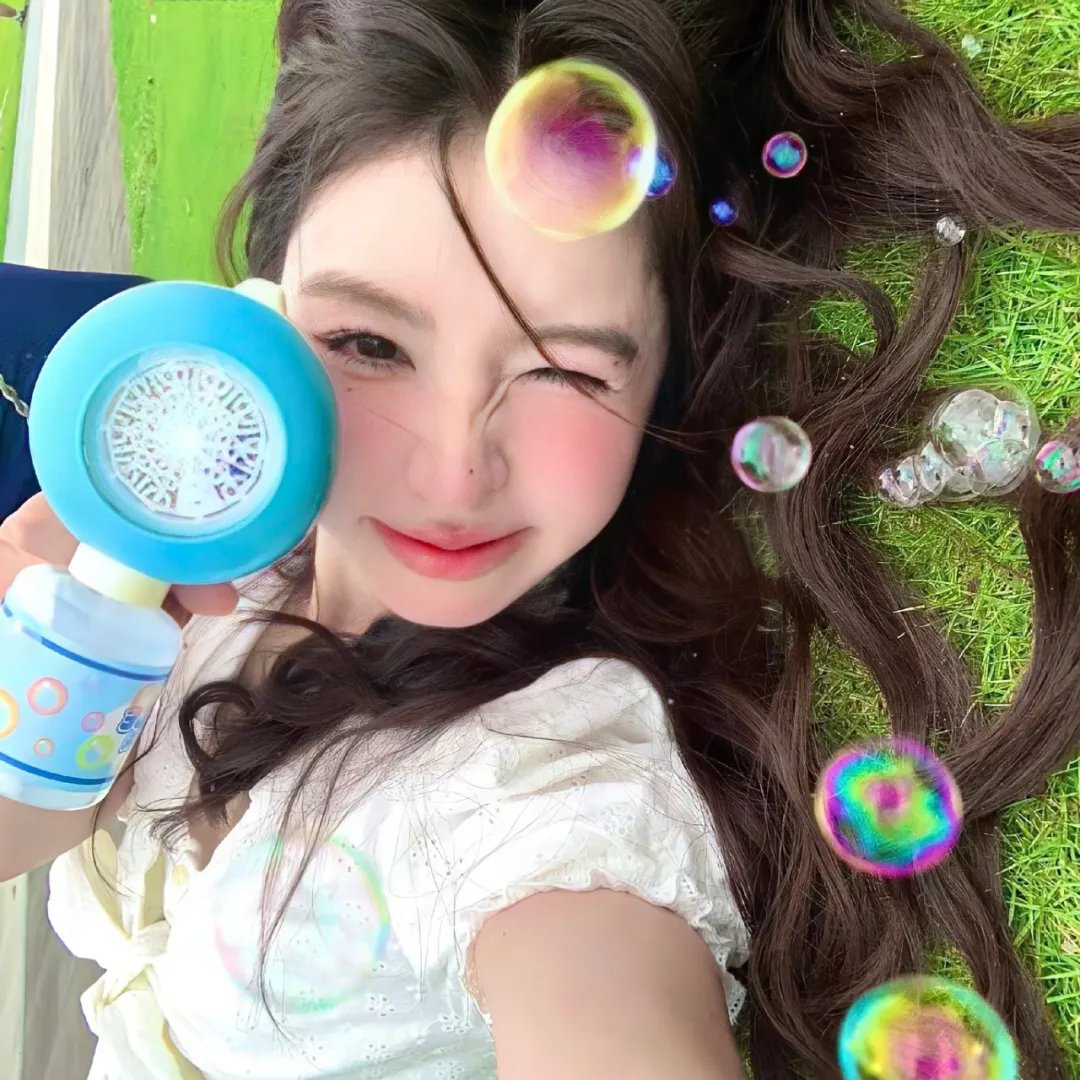 起诉教宗海报